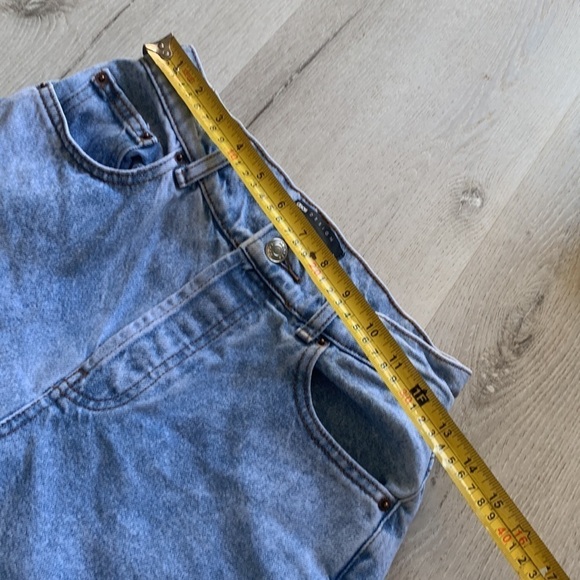 ASOS‎ High Rise ‘Mom’ Raw Hem Ankle Jean Size 26 buttons fly light wash - Picture 8 of 13